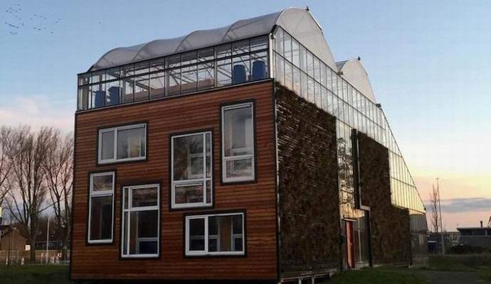 Stanovanjska stavba v rastlinjaku bo naseljena na Nizozemskem.