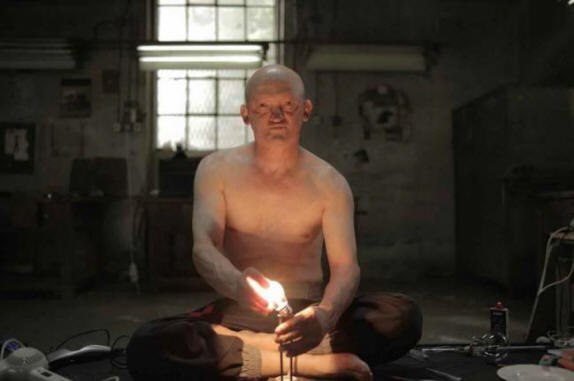 Prebivalec Srbije vzdrži napetost v milijon voltih