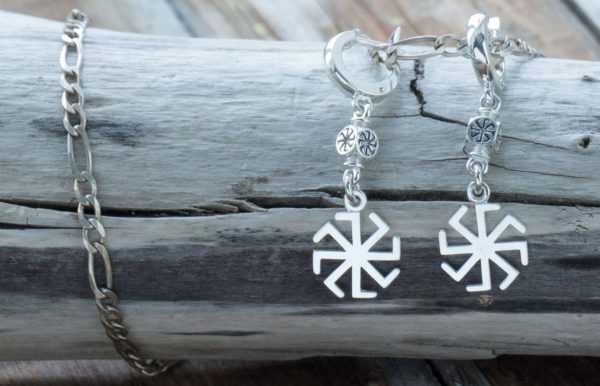 Ladina v obliki uhanov 