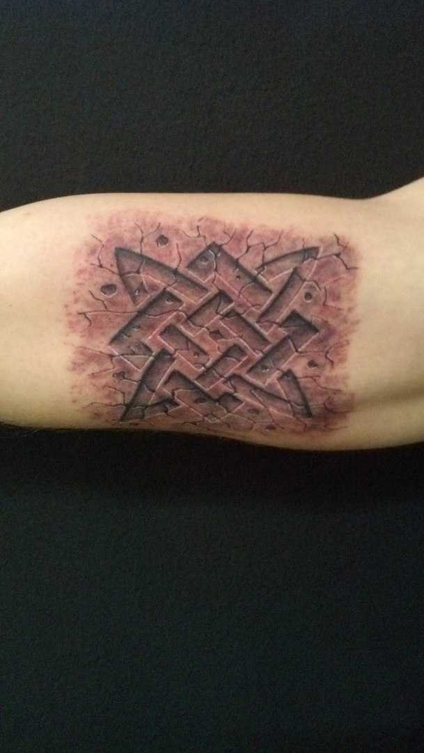 pomen tatoo svarog kvadrat 